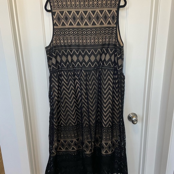 Pretty Laser Detail Dress - Picture 2 of 4